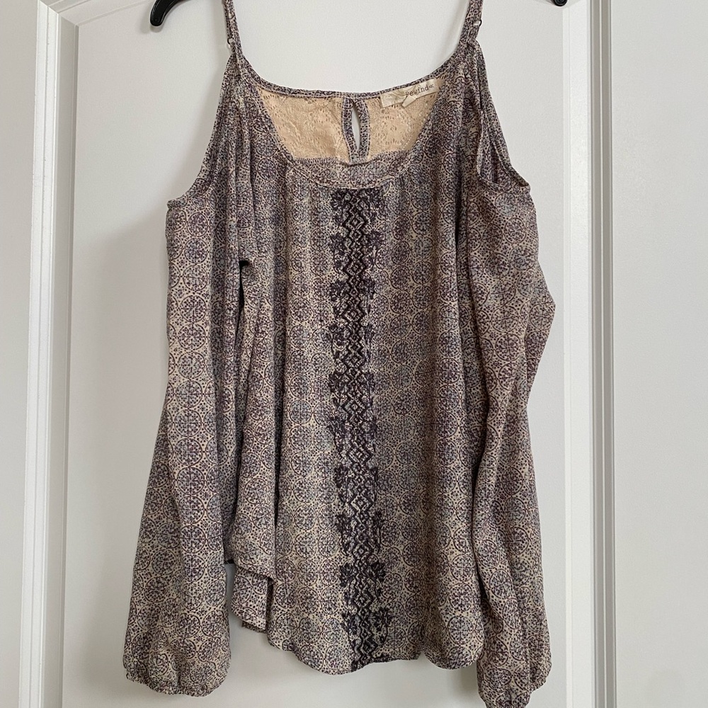Gorgeous off the shoulder purply top